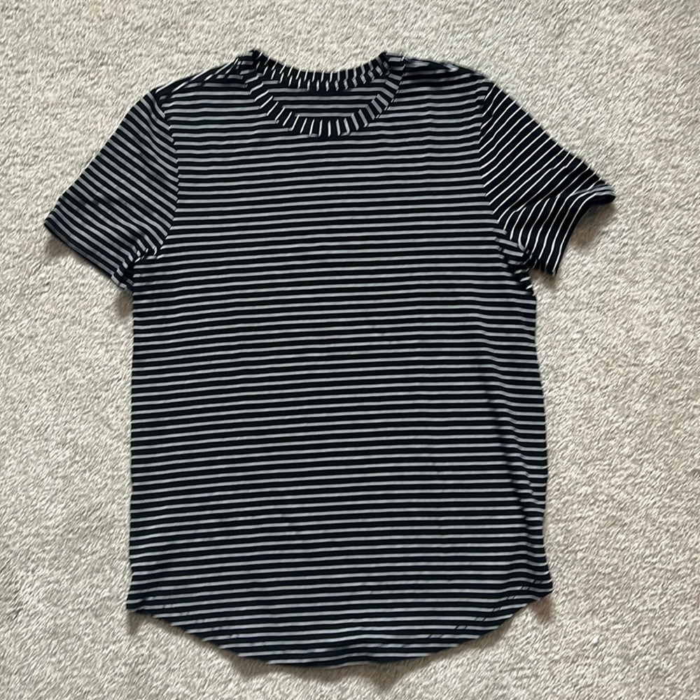 Lululemon T-shirt size 4.